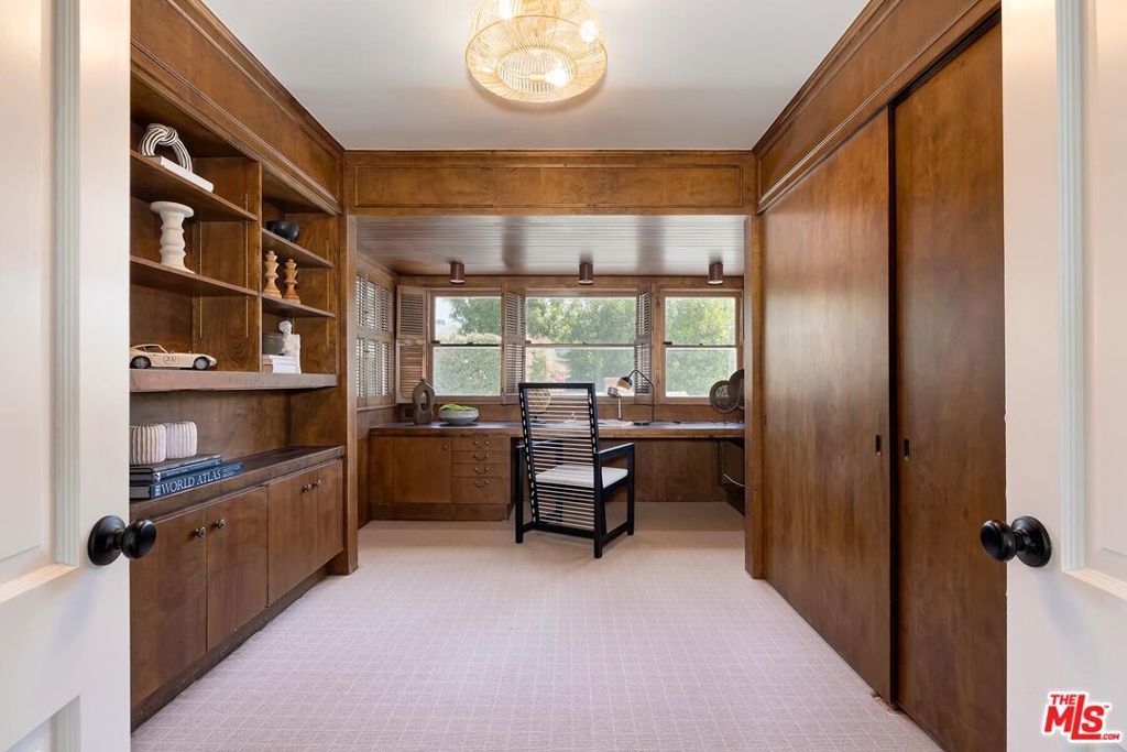 Image 36 of property listing at 2718 Motor Avenue, Los Angeles, CA 90064