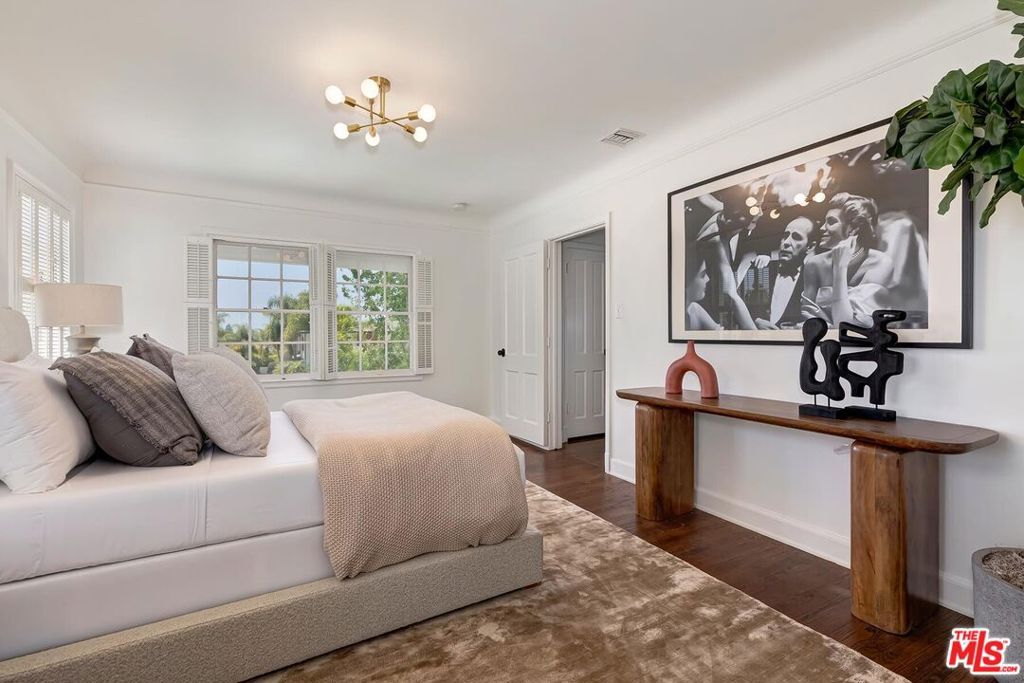 Image 39 of property listing at 2718 Motor Avenue, Los Angeles, CA 90064
