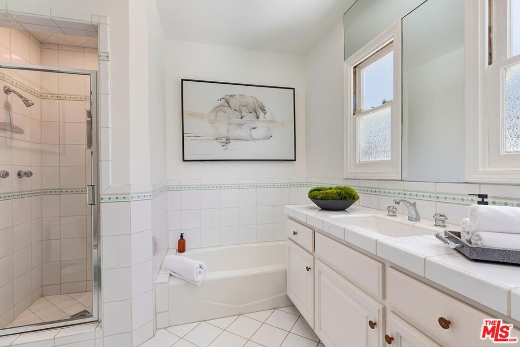 Image 40 of property listing at 2718 Motor Avenue, Los Angeles, CA 90064