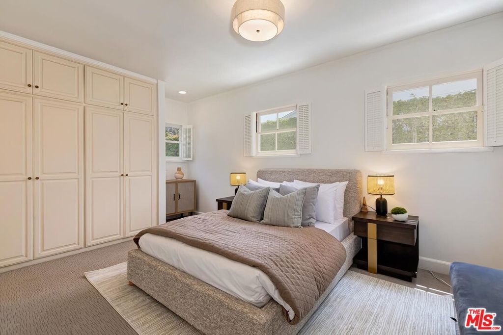 Image 41 of property listing at 2718 Motor Avenue, Los Angeles, CA 90064