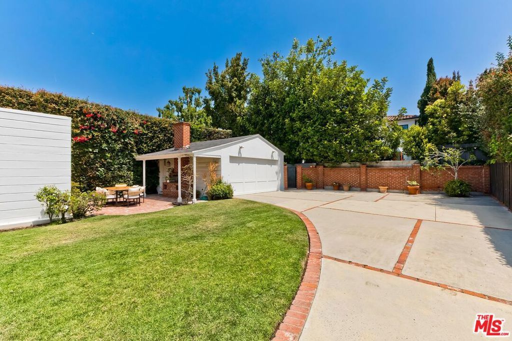 Image 44 of property listing at 2718 Motor Avenue, Los Angeles, CA 90064