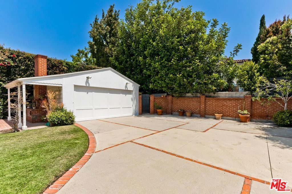 Image 45 of property listing at 2718 Motor Avenue, Los Angeles, CA 90064