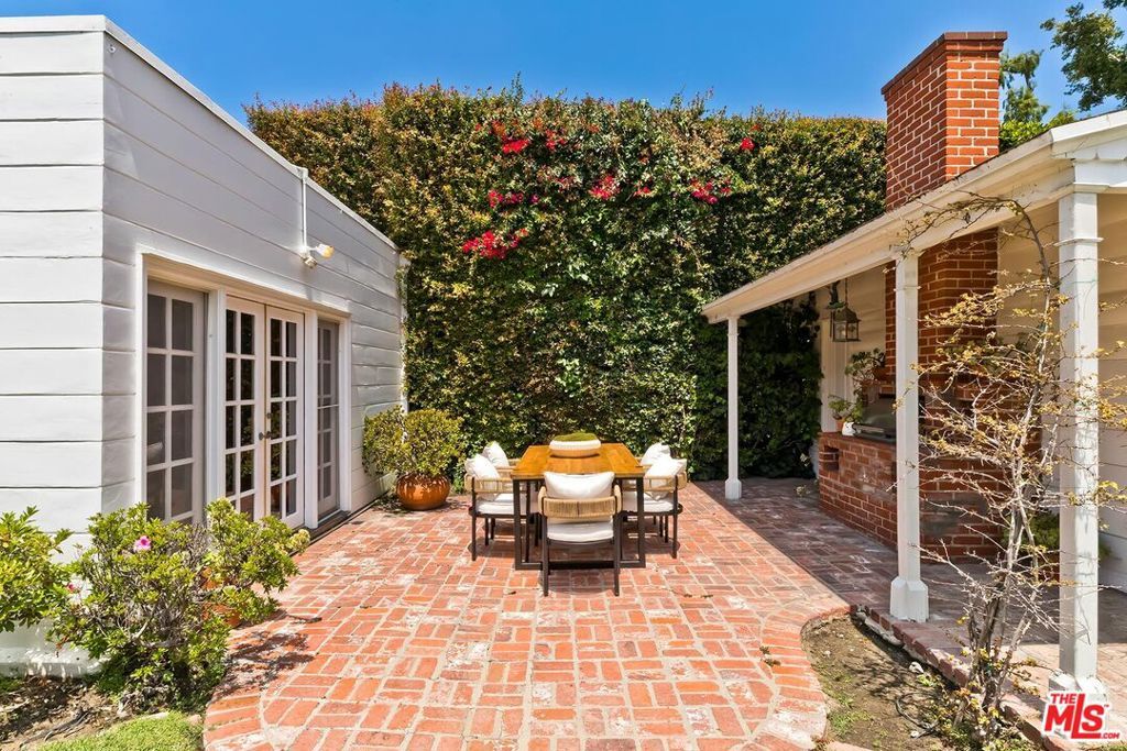 Image 48 of property listing at 2718 Motor Avenue, Los Angeles, CA 90064