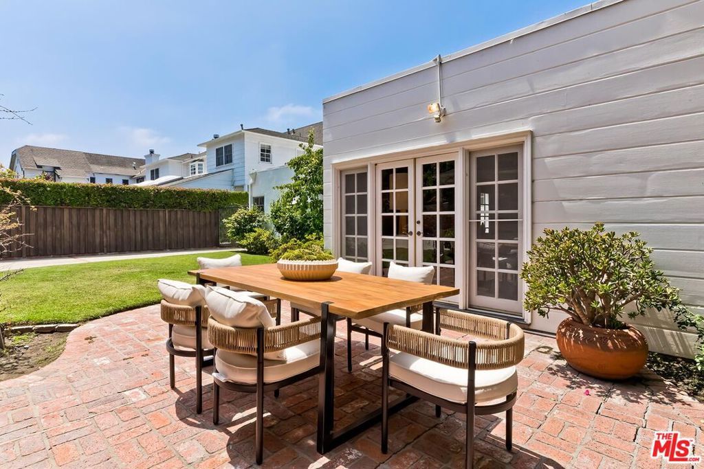 Image 49 of property listing at 2718 Motor Avenue, Los Angeles, CA 90064