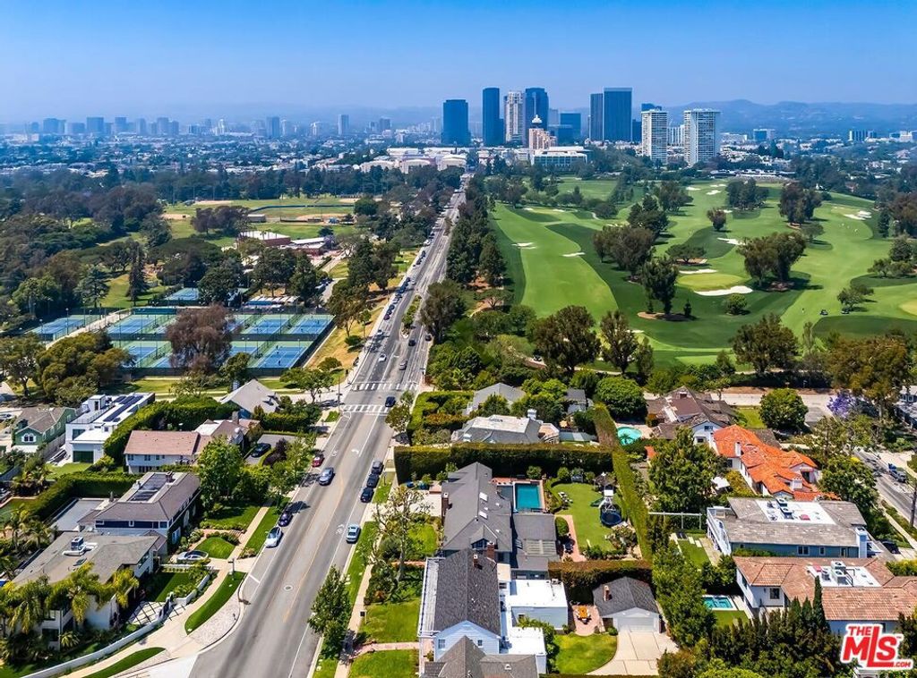 Image 6 of property listing at 2718 Motor Avenue, Los Angeles, CA 90064