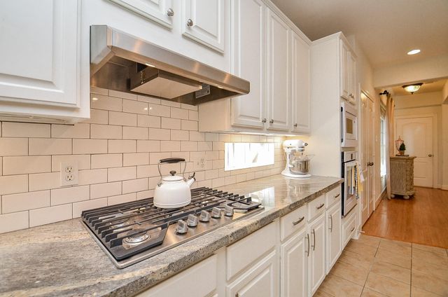 1615 Lakeside Enclave Drive, Houston, TX 77077