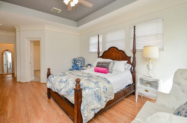 1615 Lakeside Enclave Drive, Houston, TX 77077