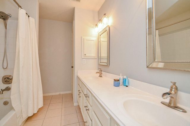 1615 Lakeside Enclave Drive, Houston, TX 77077