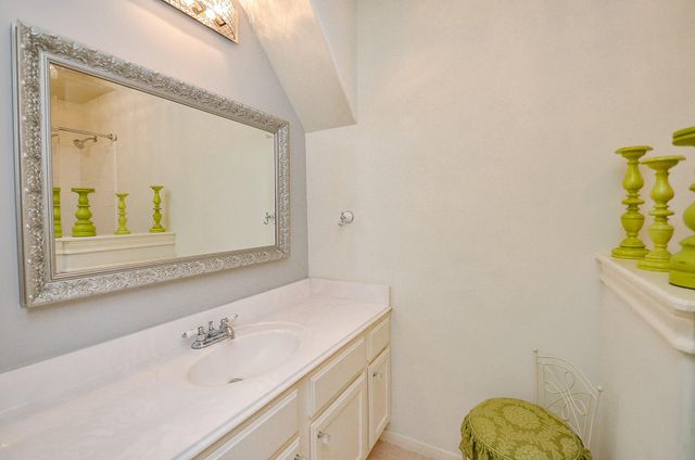 1615 Lakeside Enclave Drive, Houston, TX 77077