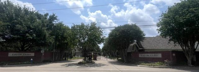 1615 Lakeside Enclave Drive, Houston, TX 77077