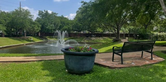 1615 Lakeside Enclave Drive, Houston, TX 77077