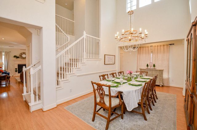 1615 Lakeside Enclave Drive, Houston, TX 77077