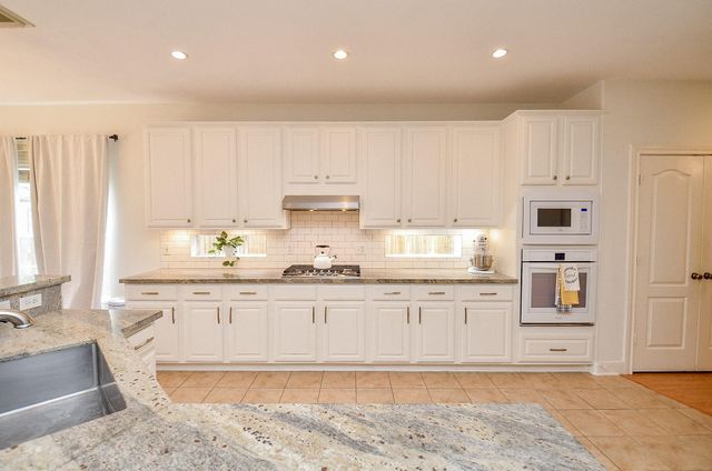 1615 Lakeside Enclave Drive, Houston, TX 77077