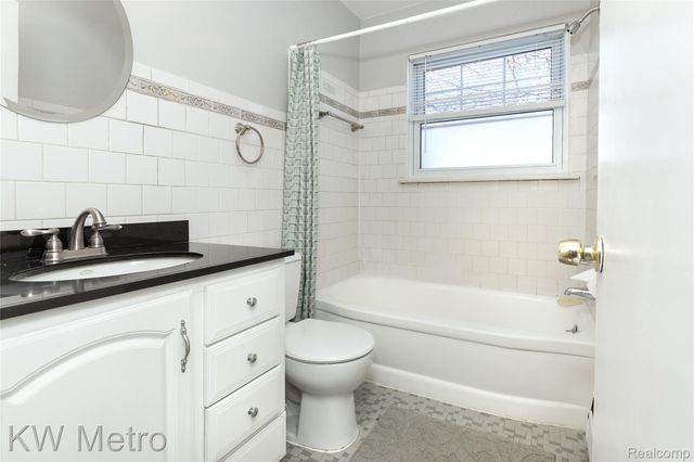 2817 W 13 Mile Road, Royal Oak, MI 48073