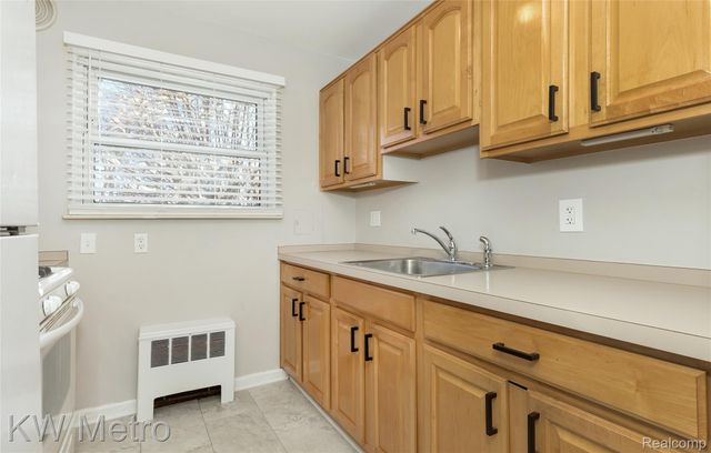 2817 W 13 Mile Road, Royal Oak, MI 48073