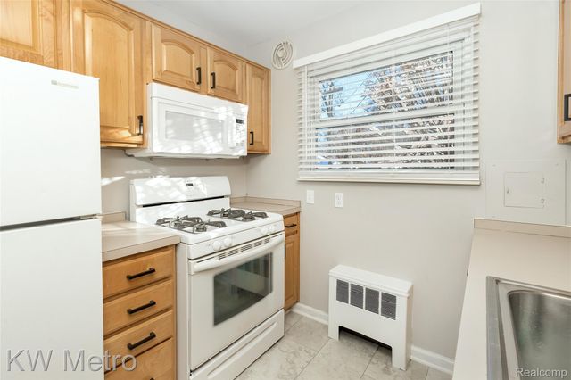 2817 W 13 Mile Road, Royal Oak, MI 48073