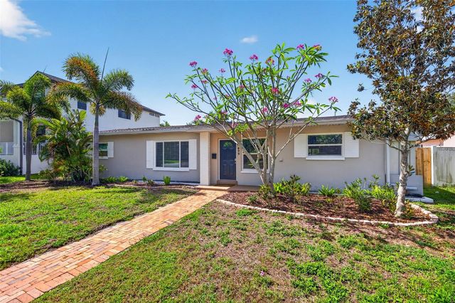 642 38TH AVENUE NE, St Petersburg, FL 33704