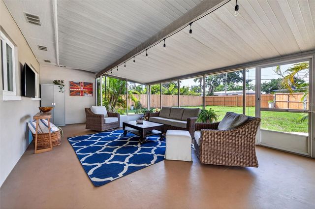 642 38TH AVENUE NE, St Petersburg, FL 33704