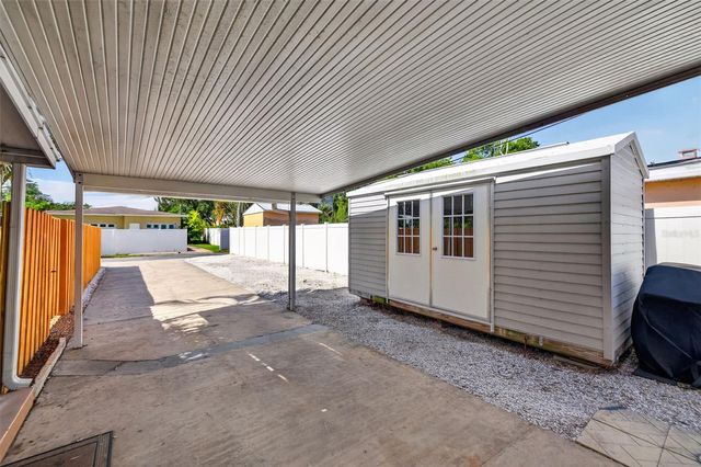 642 38TH AVENUE NE, St Petersburg, FL 33704
