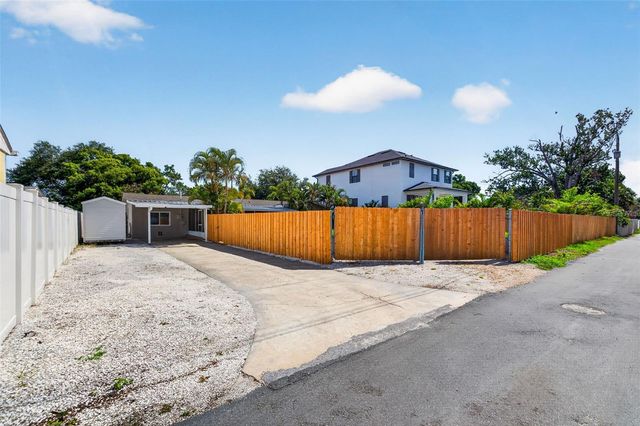 642 38TH AVENUE NE, St Petersburg, FL 33704