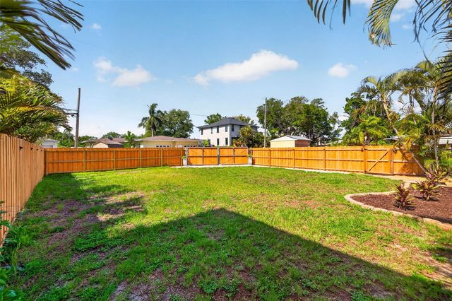642 38TH AVENUE NE, St Petersburg, FL 33704