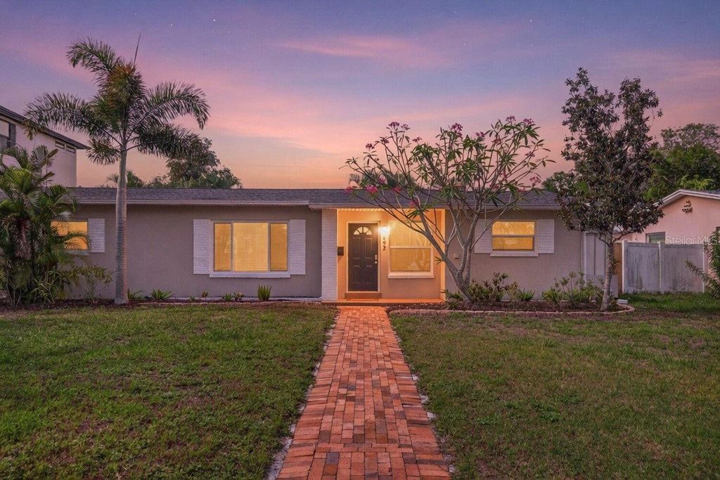 642 38TH AVENUE NE, St Petersburg, FL 33704