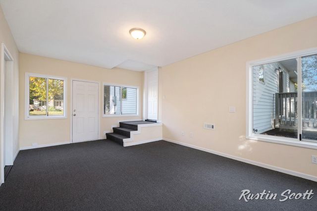 3746 Grape Avenue NE, Grand Rapids, MI 49525