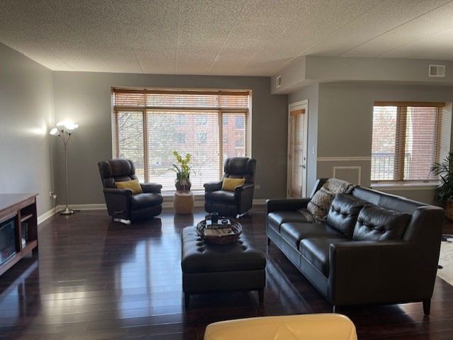 875 E 22nd Street 204, Lombard, IL 60148