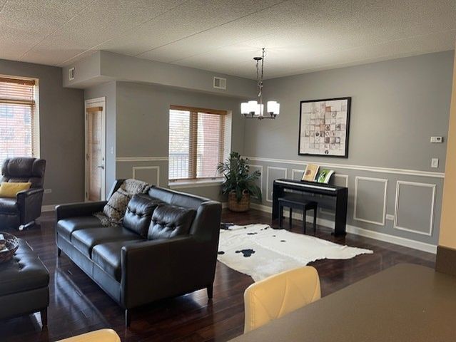 875 E 22nd Street 204, Lombard, IL 60148