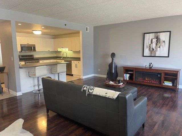 875 E 22nd Street 204, Lombard, IL 60148