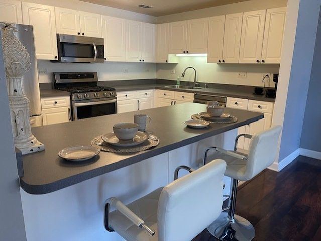 875 E 22nd Street 204, Lombard, IL 60148