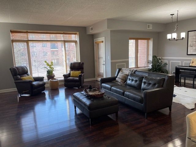 875 E 22nd Street 204, Lombard, IL 60148