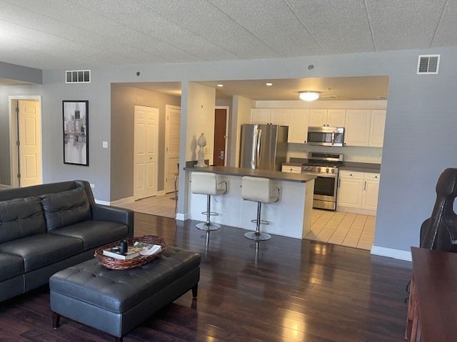 875 E 22nd Street 204, Lombard, IL 60148