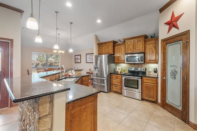 2936 Willow Ridge Circle, Granbury, TX 76049