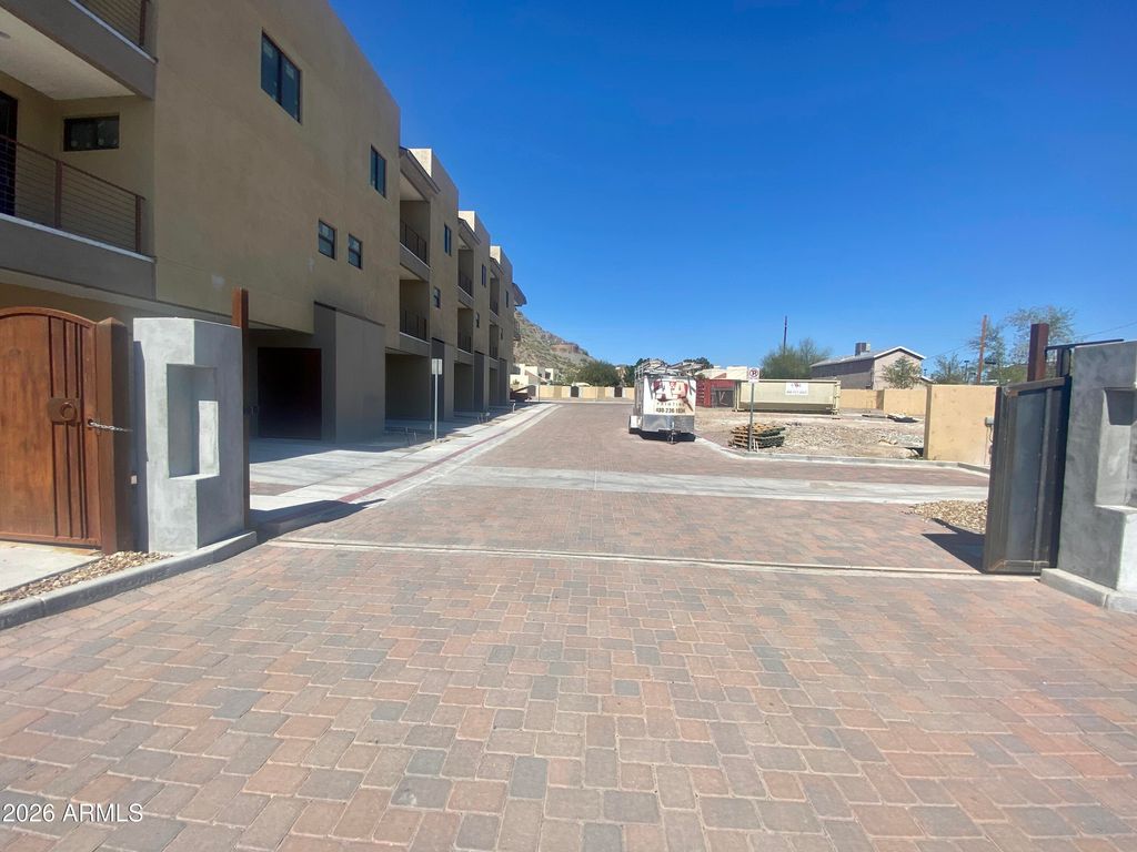 505 E MOUNTAIN VIEW Road, Phoenix, AZ 85020 — photo 2