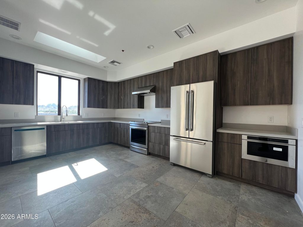 505 E MOUNTAIN VIEW Road, Phoenix, AZ 85020 — photo 3