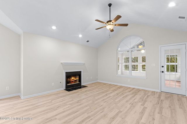 10509 Parkhurst Ct, Louisville, KY 40291