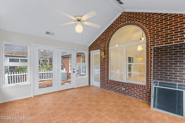 10509 Parkhurst Ct, Louisville, KY 40291