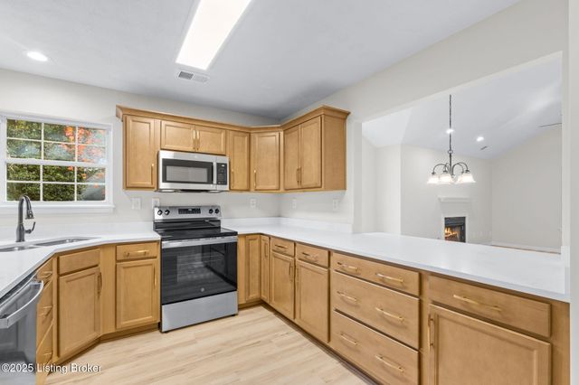 10509 Parkhurst Ct, Louisville, KY 40291