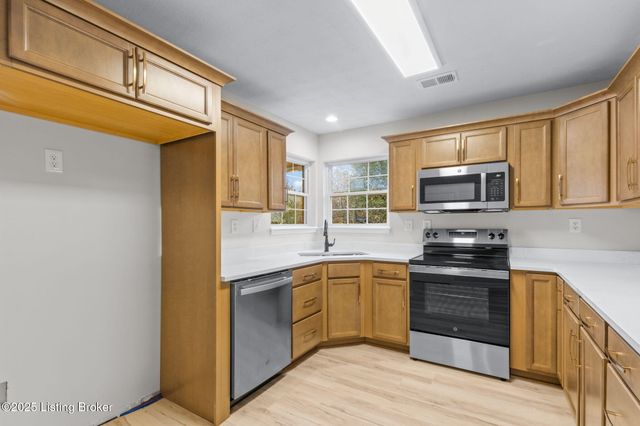 10509 Parkhurst Ct, Louisville, KY 40291