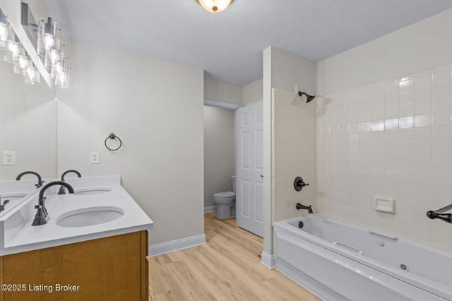 10509 Parkhurst Ct, Louisville, KY 40291