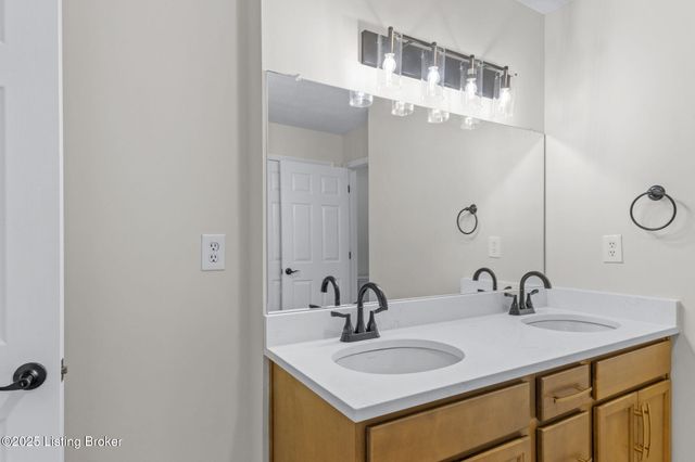 10509 Parkhurst Ct, Louisville, KY 40291