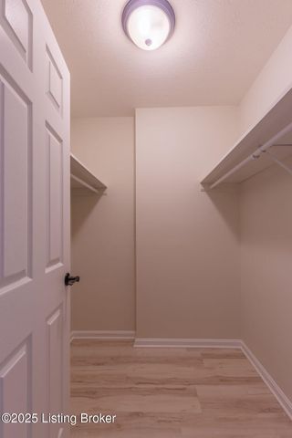 10509 Parkhurst Ct, Louisville, KY 40291