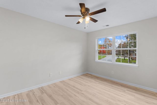 10509 Parkhurst Ct, Louisville, KY 40291