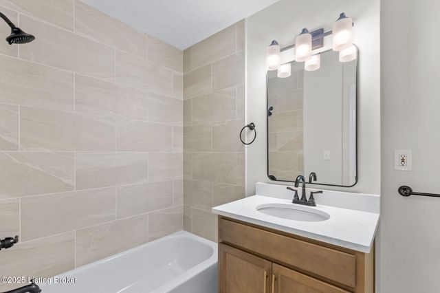 10509 Parkhurst Ct, Louisville, KY 40291