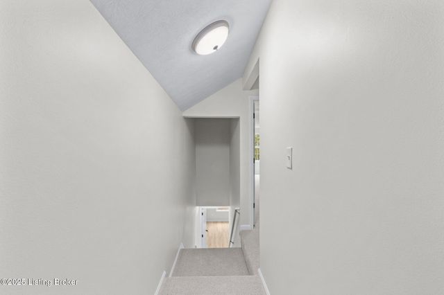 10509 Parkhurst Ct, Louisville, KY 40291