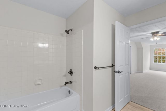 10509 Parkhurst Ct, Louisville, KY 40291