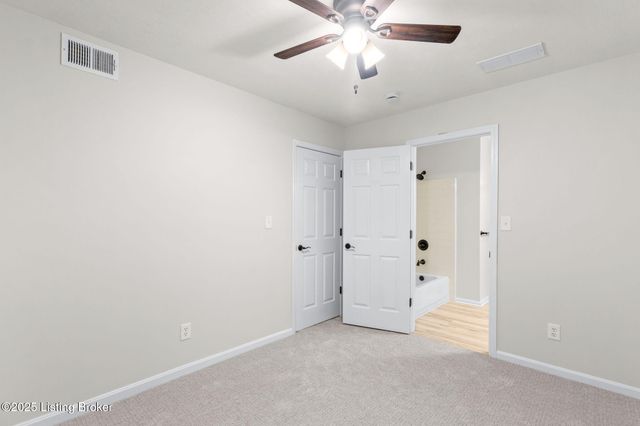 10509 Parkhurst Ct, Louisville, KY 40291