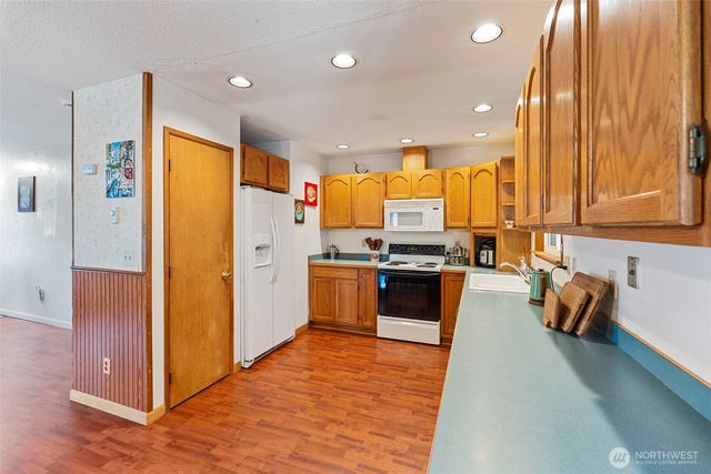 812 3rd Avenue NE, Chehalis, WA 98532