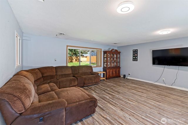 812 3rd Avenue NE, Chehalis, WA 98532